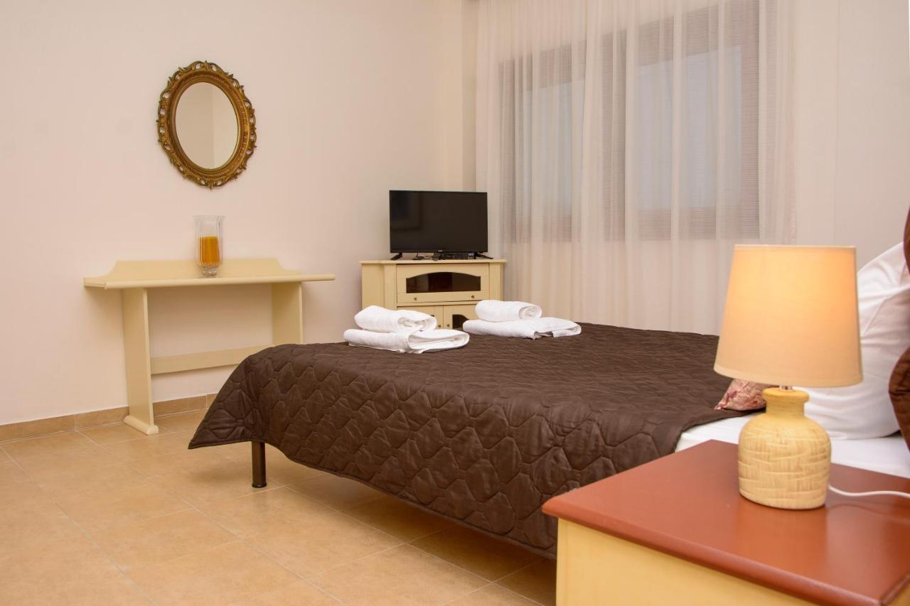 Stefanie'S Rooms Asprovalta Bagian luar foto